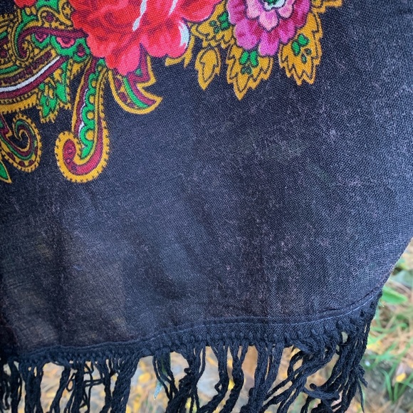 Eye catching Gorgeous with Fringe Shawl, Wrap. Very Festive - Picture 7 of 15